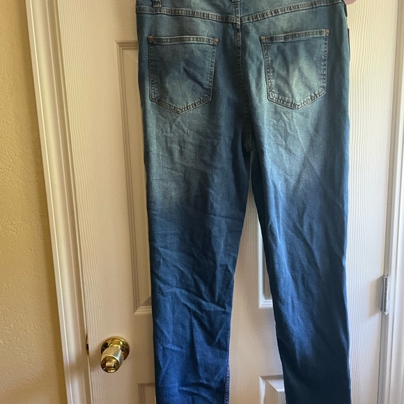 Distorted Jeans PRETTYLITTLE THING NWT - Picture 6 of 9